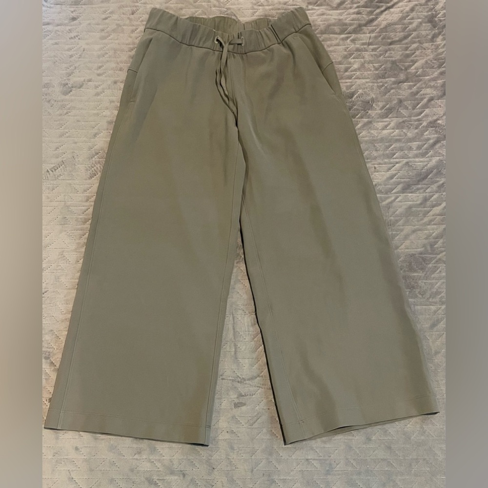 Lululemon pants women’s size 6 green pre-owned condition